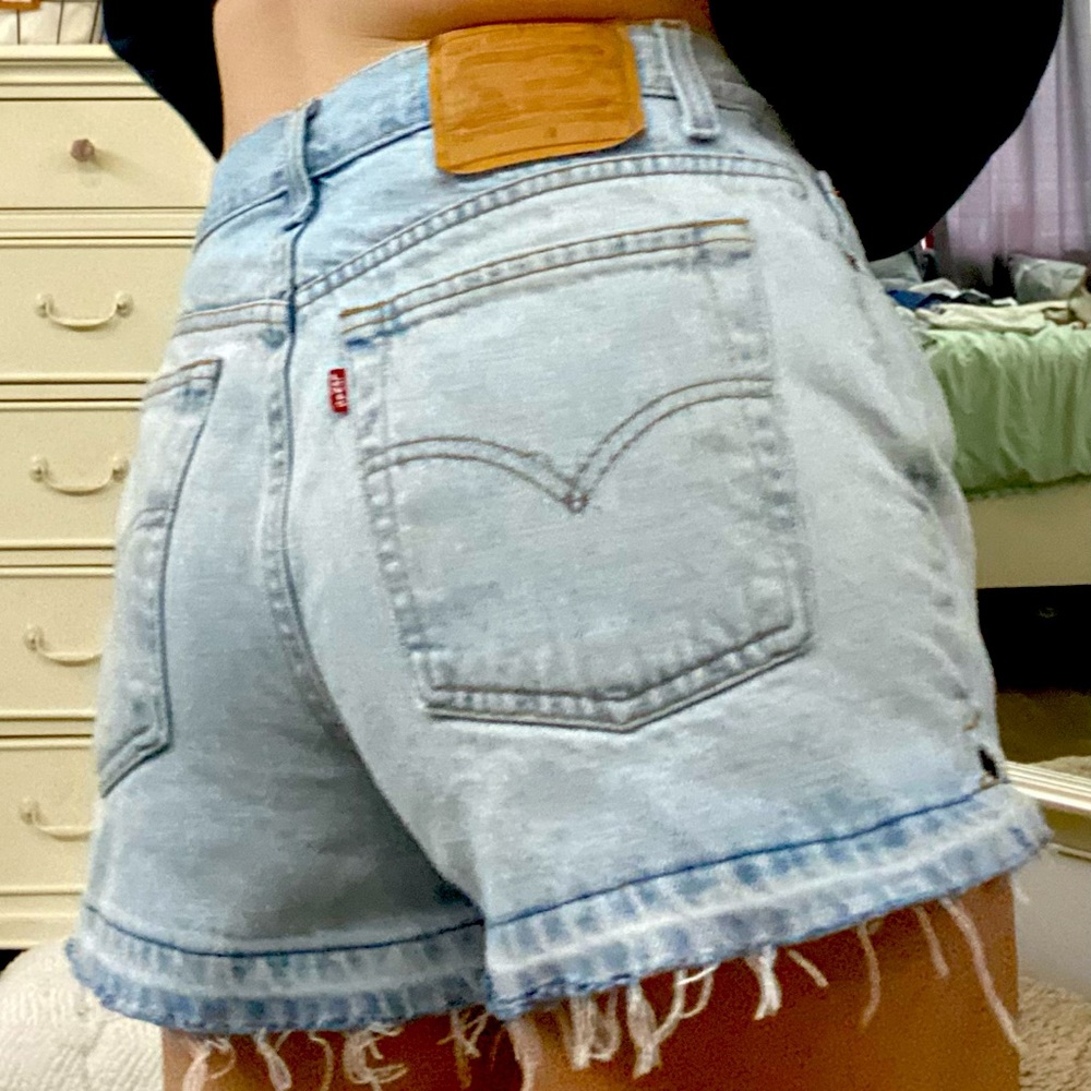 Light wash Levis shorts